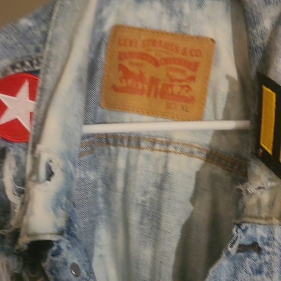 Custom Levi military patch denim jacket - Picture 3 of 4